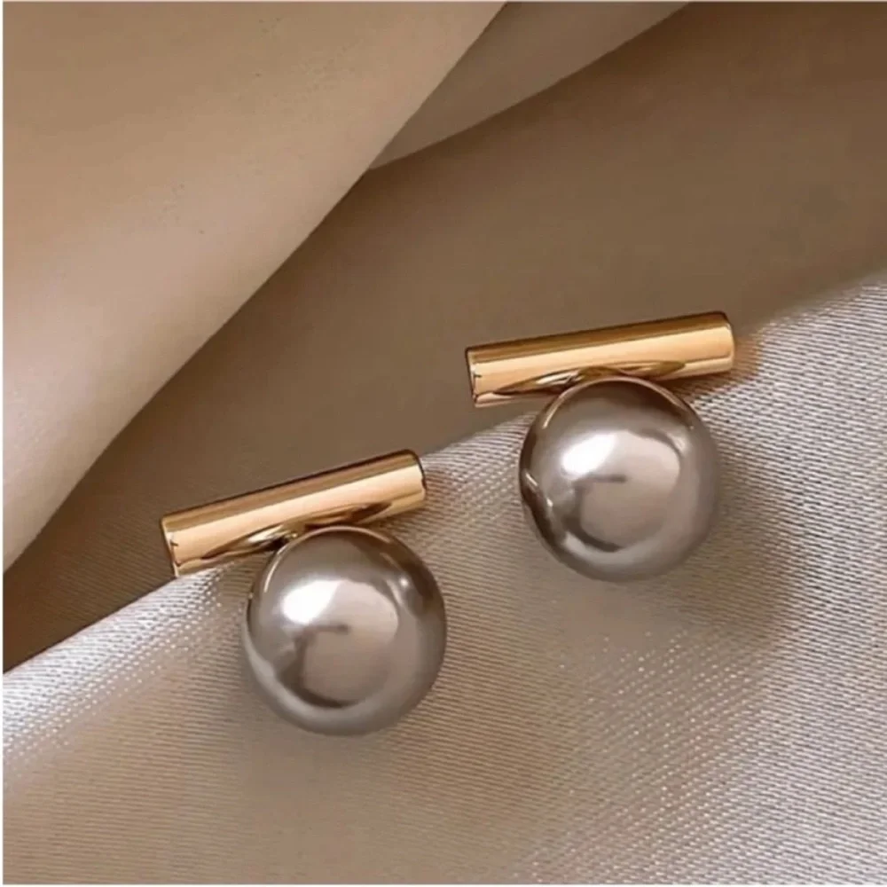 NWOT Lorelei Tahitian Pearl Earrings